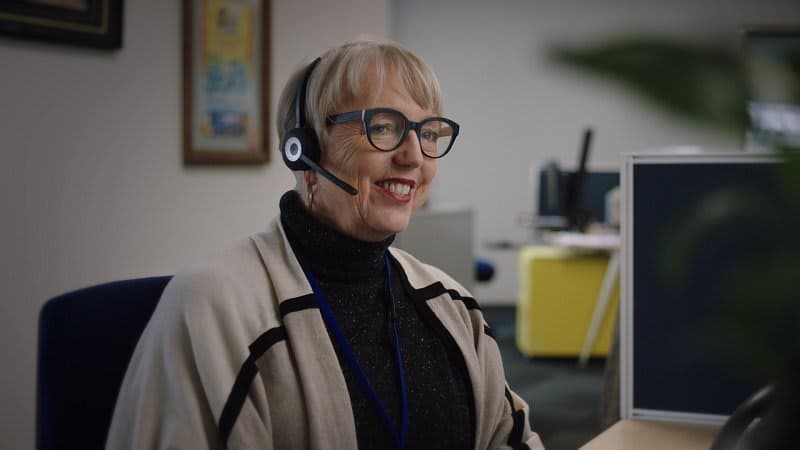 A Quitline councilor sitting at their desk on a call